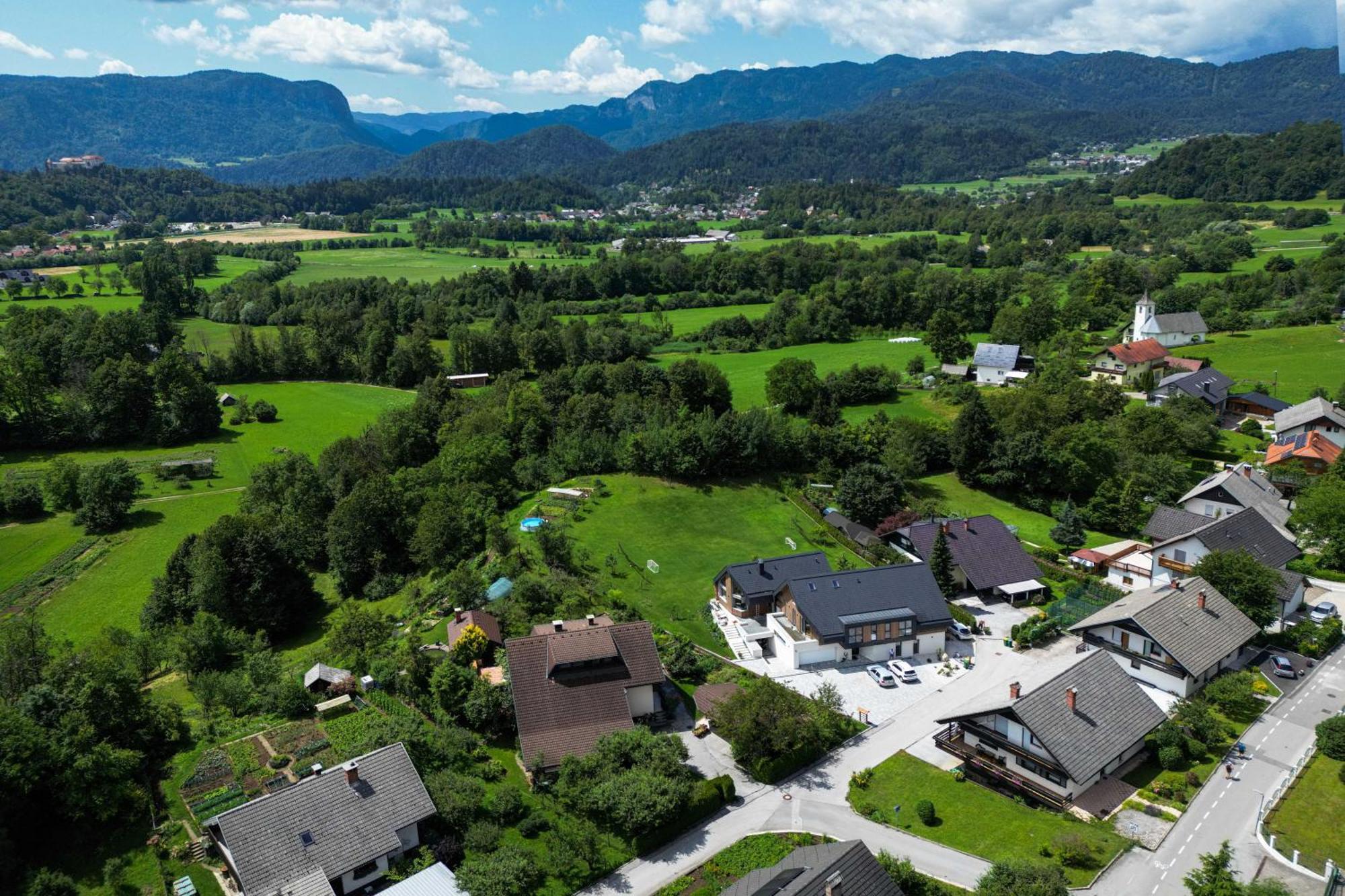 Appartamento Lucka Bled Quiet Location, Free Bikes, Big Garden, Doctor Esterno foto